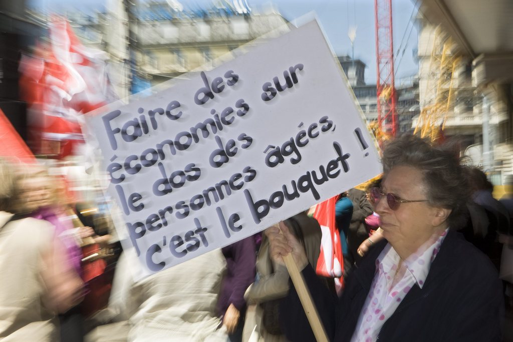 L'âge de la retraite légale des femmes est déjà passé à 63 ans en 2001, puis à 64 ans en 2005. En 2009, les propositions de passer à 65 ans et de diminuer les rentes avaient soulevé l'ire des manifestants mobilisés par UNIA.