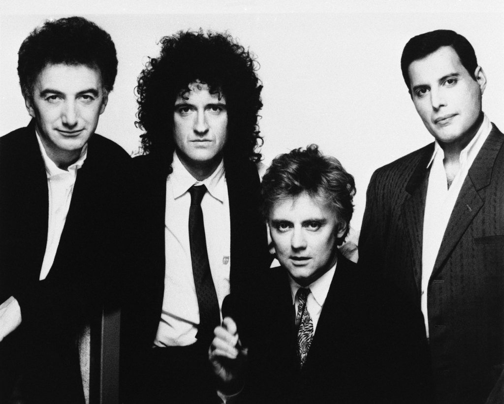 John Deacon, Brian May, Roger Taylor et Freddie Mercury, en 1989. 25 ans plus tard, leurs chansons sont toujours écoutées dans le monde entier.