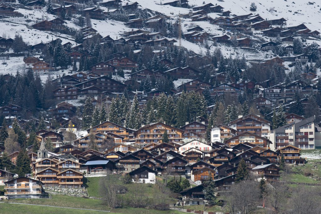 Un étranger qui veut acquérir un immeuble en Suisse devra encore se soumettre aux exigences et aux contingents de la Lex Koller.