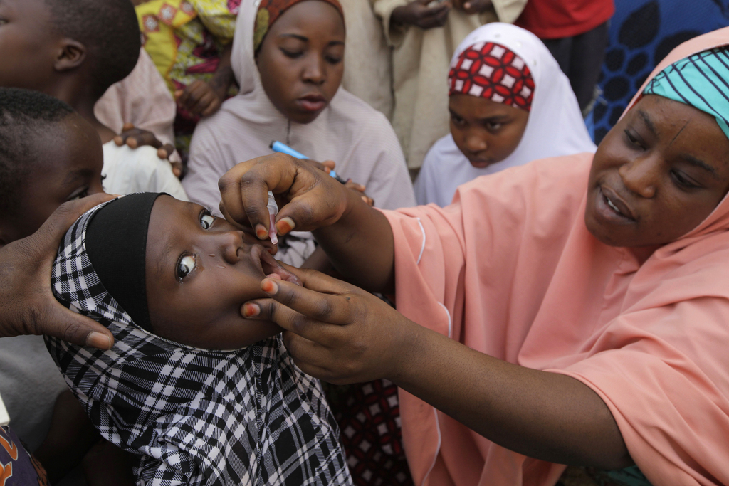 Les campagnes de vaccination, ici au Pakistan, sont souvent menacées par des extrémistes musulmans. C'est l'un des facteurs qui fait que la maladie progresse à nouveau.