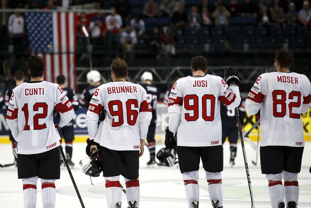 Switzerland's players Luca Cunti, left, Damien Brunner, 2nd left, Roman Josi, 2nd right, and Simon Moser, right, listen the anthem after losing against the team USA at the 2014 IIHF Ice Hockey World Championships preliminary round game USA vs Switzerland, at the Minsk Arena, in Minsk, Belarus, Saturday, May 10, 2014. (KEYSTONE/Salvatore Di Nolfi)