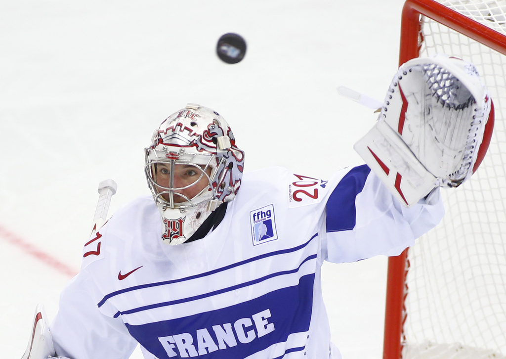 Le gardien français Cristobal Huet en pleine action.