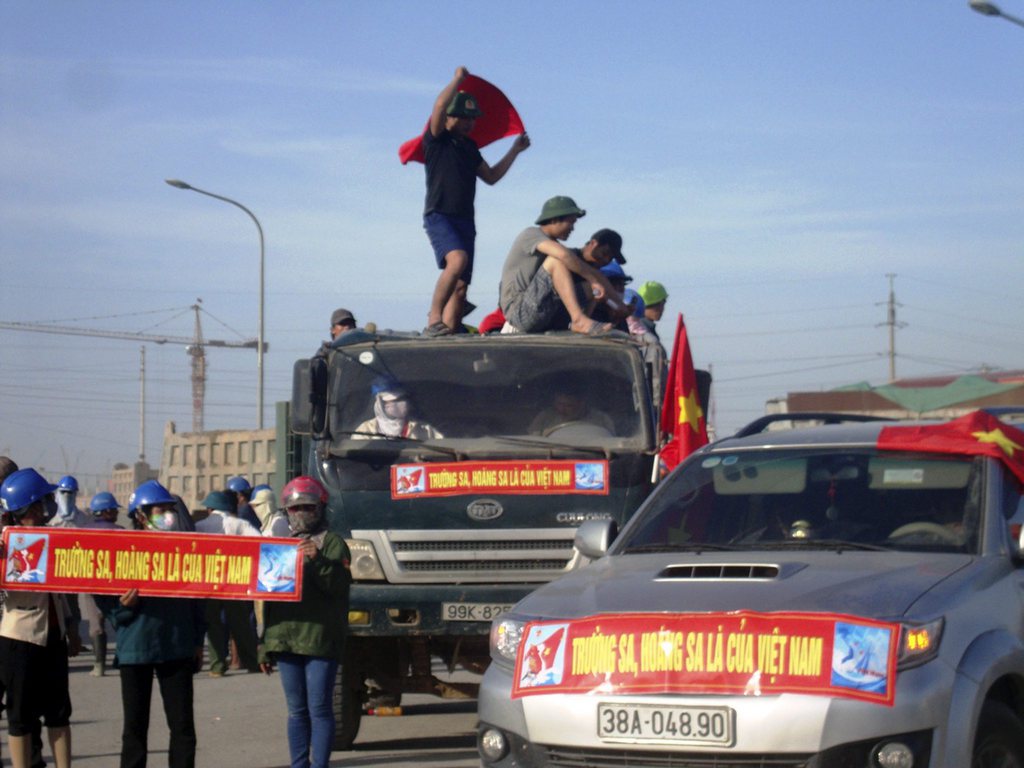 Les manifestants attaquent les usines chinoises et taïwanaises. Les heurts ont déjà fait plusieurs morts.