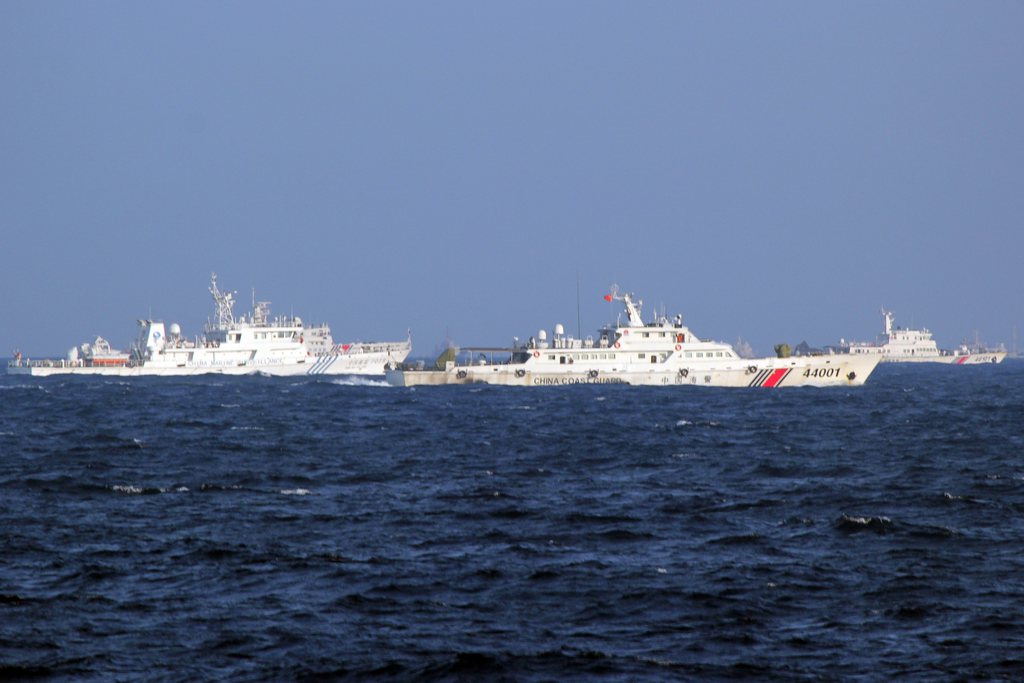 epa04209260 A picture made available 16 May 2014 shows Chinese coast guard vessels near the area of China's oil drilling rig in disputed waters in the South China Sea, off shore Vietnam, 14 May 2014. Vietnam accused Chinese boats of repeatedly ramming Vietnamese vessels near disputed waters in the South China Sea where China has placed an oil drilling platform near the Paracel Islands.  EPA/STR