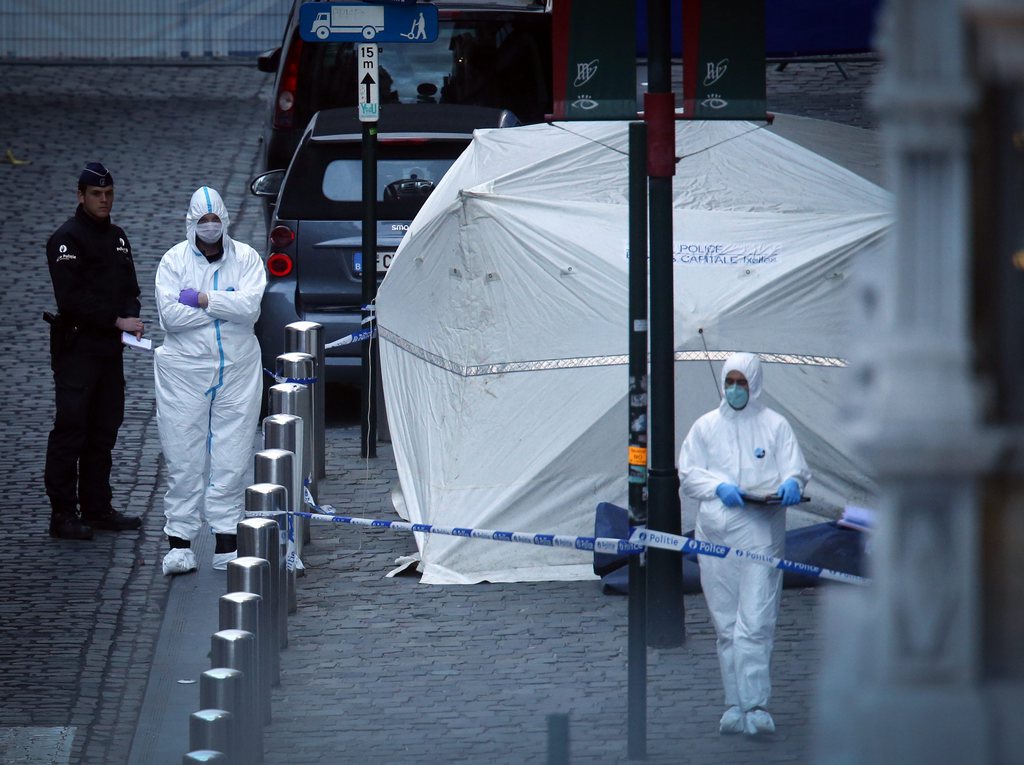 epa04223288 Police officers and crime scene investigators work in the cordoned off area of shooting near the Jewish Museum in Brussels, Belgium, 24 May 2014. A man has been arrested in connection with the deadly shooting at the Jewish Museum of Belgium, says the public prosecutor. Three people were reported dead after a shooting at the Jewish Museum of Belgium in Brussels. Another person was seriously injured, the broadcaster reported citing fire officials. According to reports, an unknown person entered the museum, fired shots and then fled in a car. The museum and its surroundings have been sealed off.  EPA/OLIVIER HOSLET