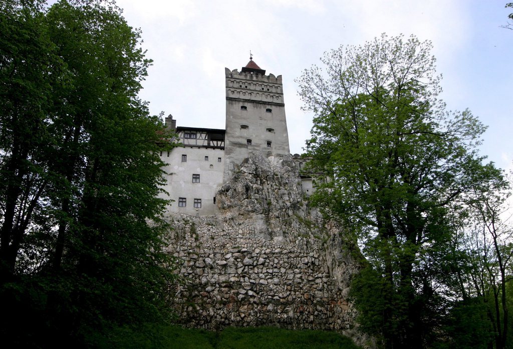 A general view of Bran castle, in Bran village,190 Km north from Bucharest,  which was returned to the Habsburg family, Friday 26 May 2006. Dominic von Habsburg, who inherited the castle, was forced to leave with his family in 1948. The 14th-Century fortress - whose real name is Bran Castle - has appeared in dozens of Hollywood Dracula films. It was owned by the late Queen Marie who bequeathed it to her daughter, Princess Ileana, in 1938. When the communists took power in Romania, the castle was confiscated and fell into disrepair.The castle has since become one of Romania's most popular tourist attractions.  EPA/ROBERT GHEMENT