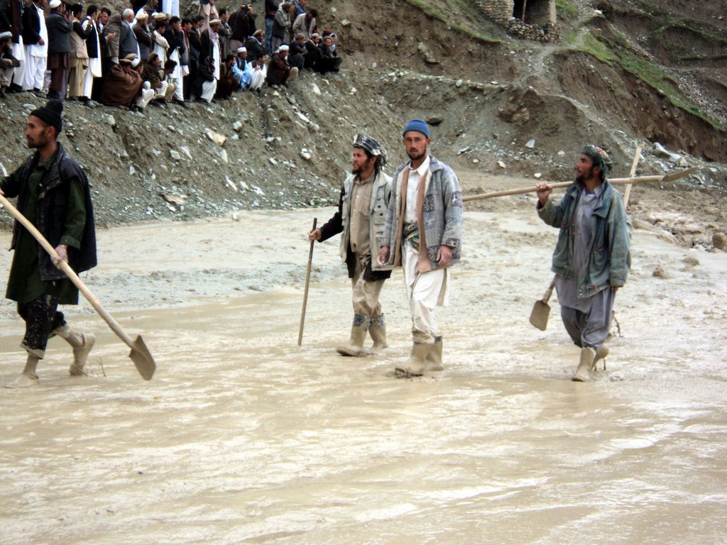 "Entre 400 et 500 personnes" ont disparu vendredi dans la province du Badakhshan (nord-est de l'Afghanistan) après un glissement de terrain provoqué par des pluies.