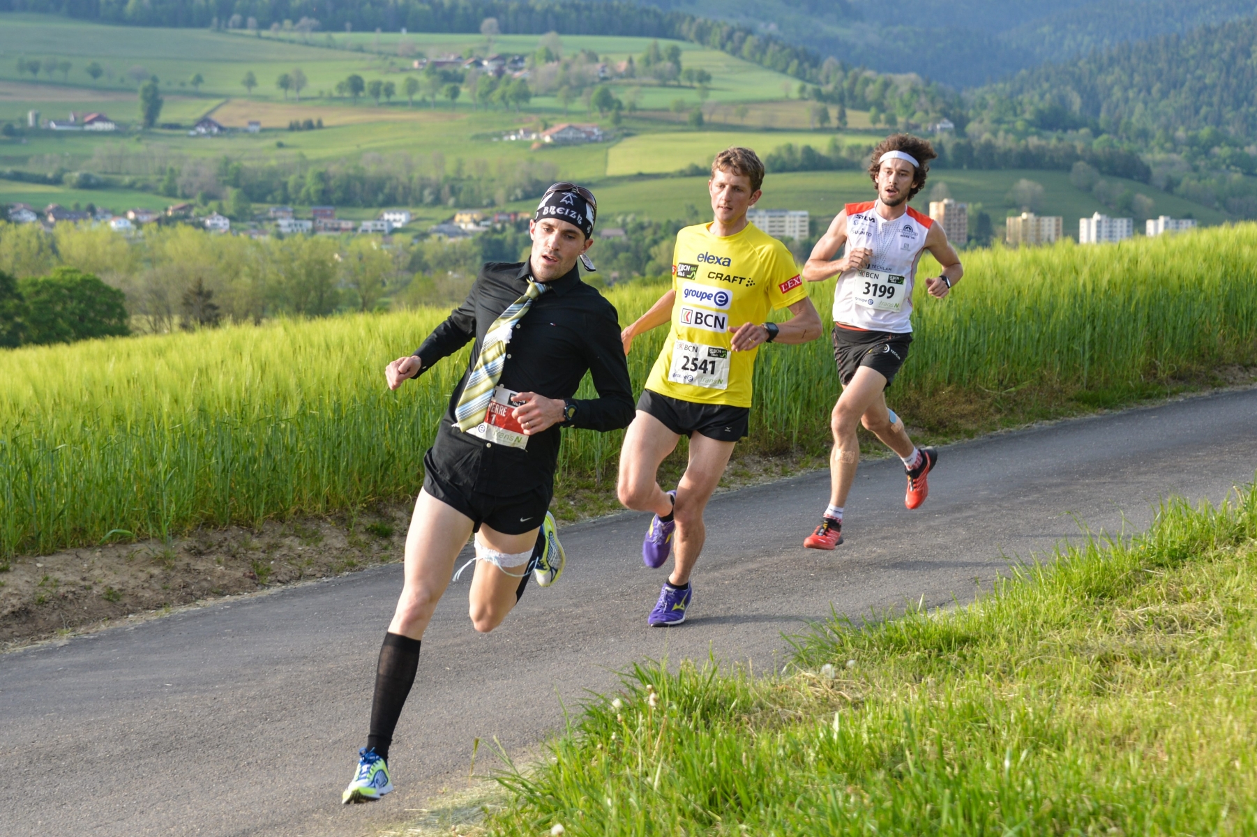 Thibaut Baronian (tout à droite) a terminé devant Marc Lauenstein (en jaune) et Pierre Fournier (en noir).

COUVET
21 05 2014
PHOTO: CHRISTIAN GALLEY