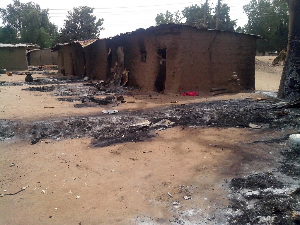 Les forces de l'ordre, des bâtiments gouvernementaux et une école ont été la cible lundi soir d'une attaque des islamistes armés de Boko Haram dans la ville de Buni Yadi, dans le nord-est du Nigeria.