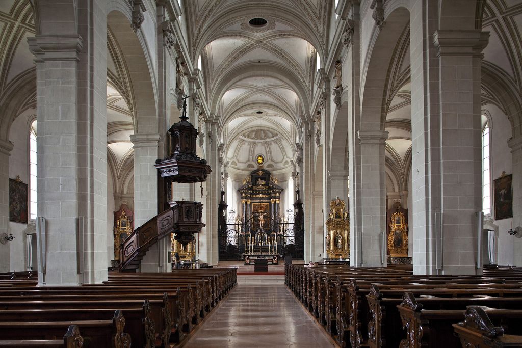 The interior of "Hofkirche St.Leodegar" church with the high altar  in Lucerne, Switzerland, pictured on July 2, 2010. (KEYSTONE/Gaetan Bally)

Der Innenraum mit dem Hochaltar der Hofkirche St.Leodegar in Luzern, aufgenommen am 2. Juli 2010. (KEYSTONE/Gaetan Bally)