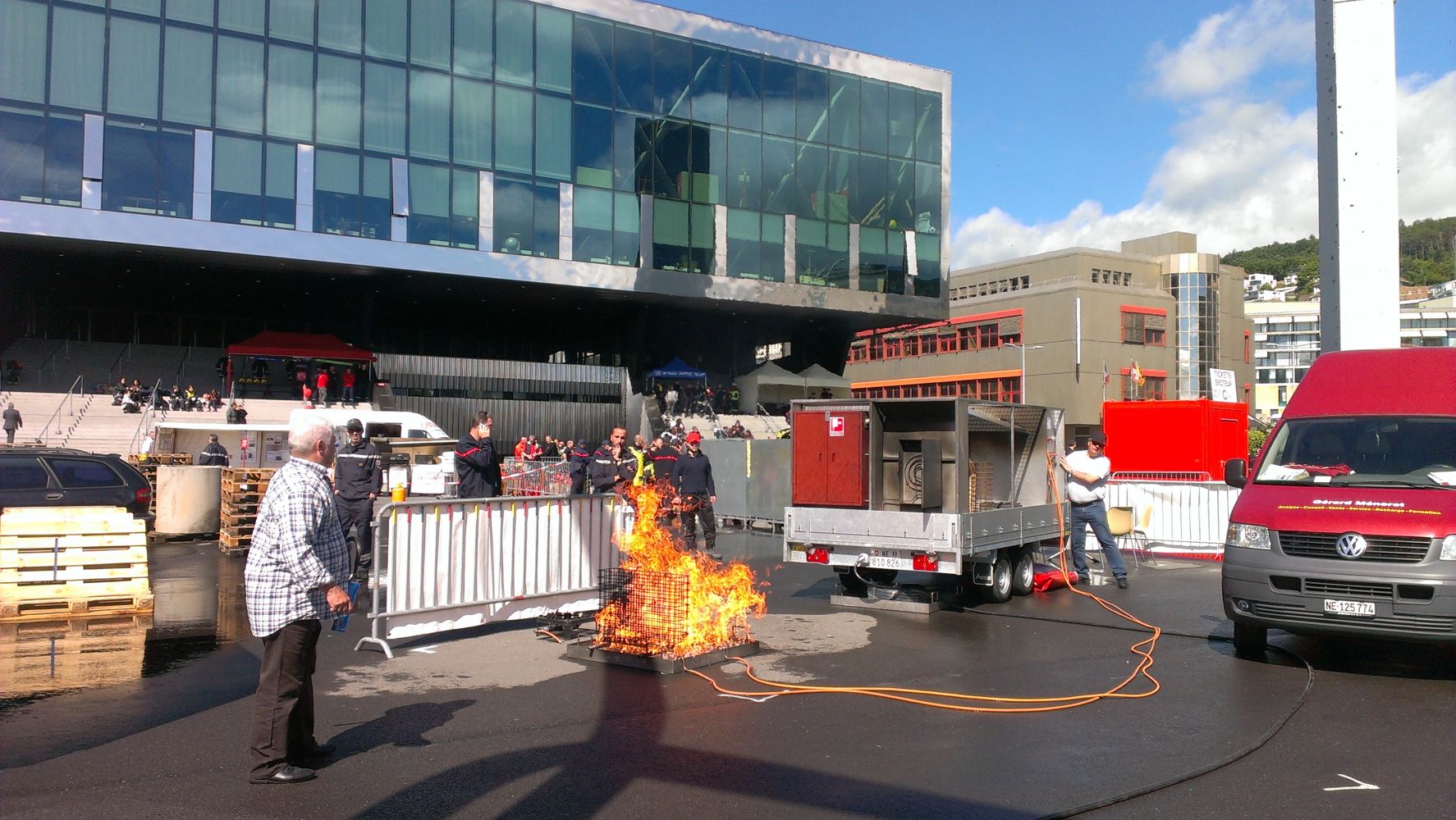 La simulation d'incendies permet de se familiariser avec le feu et les moyens de l'éteindre.