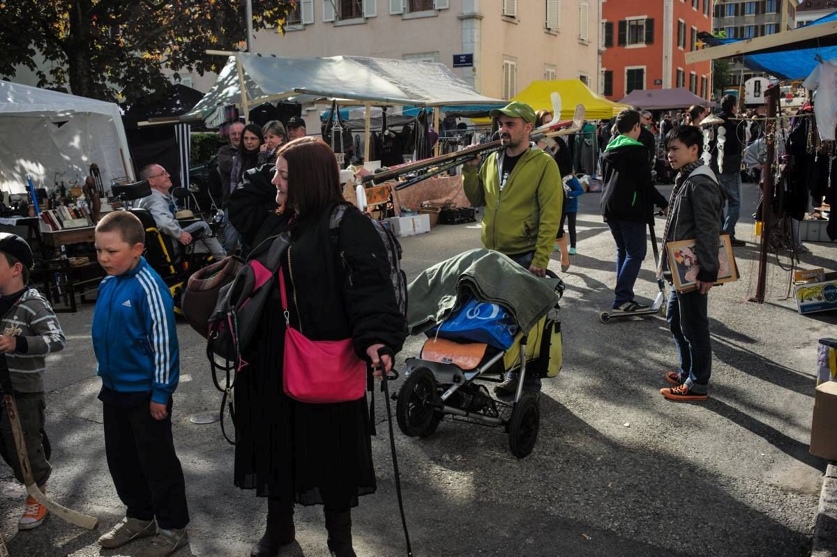 La Fête de Mai à La Chaux-de-Fonds: d'abord un vide-grenier géant!



LA CHAUX-DE-FONDS
24 05 2014
PHOTO: CHRISTIAN GALLEY