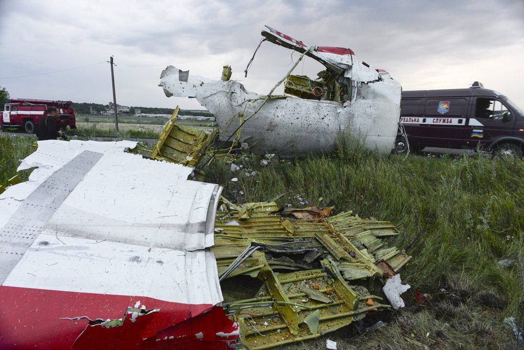 epa04320260 Debris of the Boeing 777, Malaysia Arilines flight MH17, which crashed during flying over the eastern Ukraine region near Donetsk, Ukraine, 17 July 2014.  A Malaysia Airlines plane with 295 people on board crashed in eastern Ukraine, and both the government and separatist rebels fighting in the area denied shooting it down. All passengers on board Flight MH17 from Amsterdam to Kuala Lumpur are feared dead. Malaysia Airlines said that it lost contact with Flight MH17 at 1415 GMT, about 50 kilometres from the Russia-Ukraine border. The plane was carrying 280 passengers and 15 crew members, the airline said.  EPA/ALYONA ZYKINA