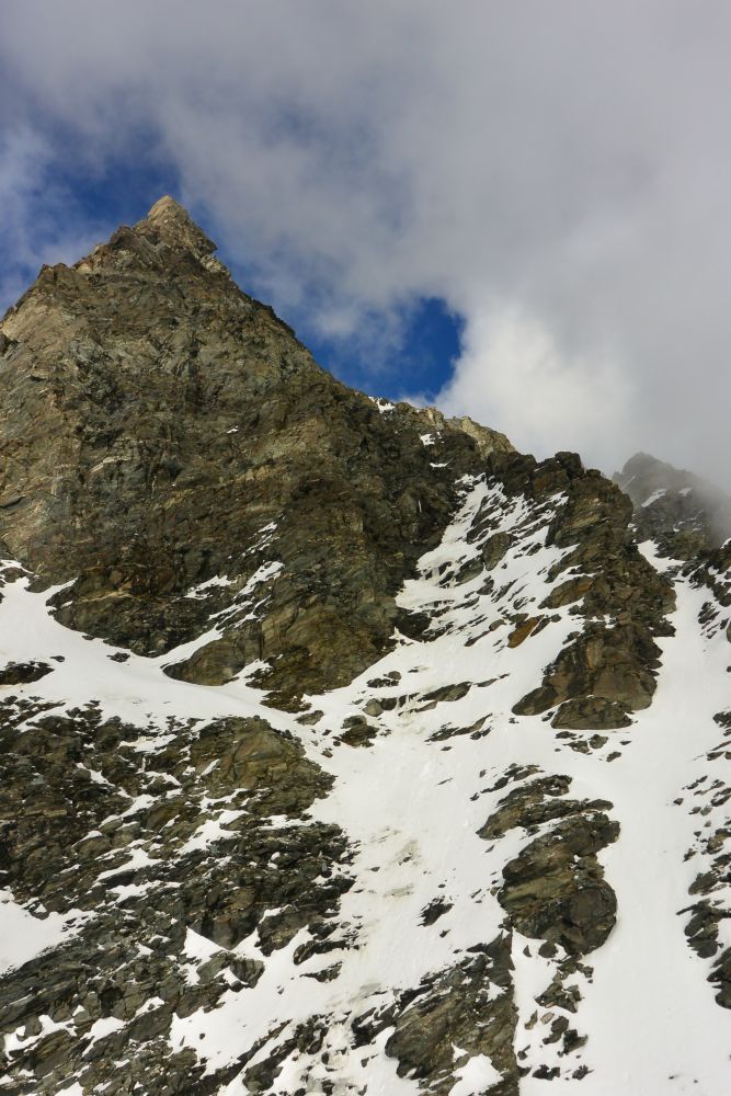 les corps de 2 alpinistes ont été découverts au bas d'une arête du Combin de Valsorey. Ils ont fait une chute mortelle de 300 mètres.