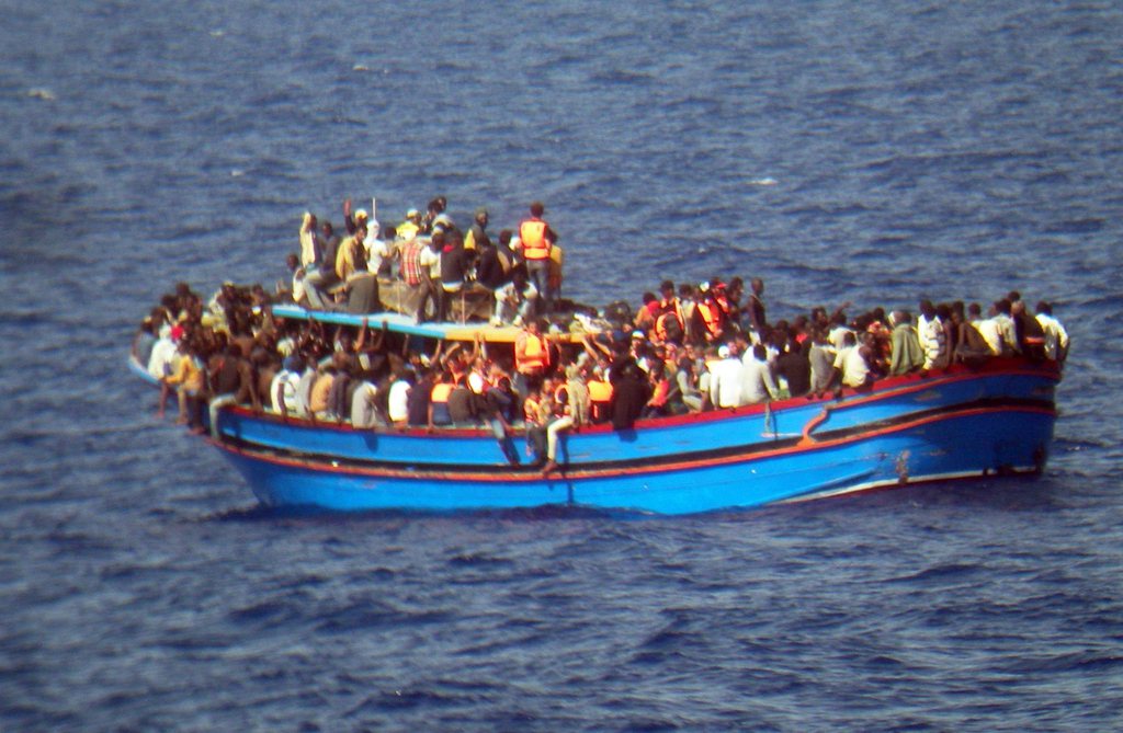 La traversée de la Méditerranée sur une embarcation de fortune s'est une nouvelle fois transformée en naufrage. 28 victimes, au moins.