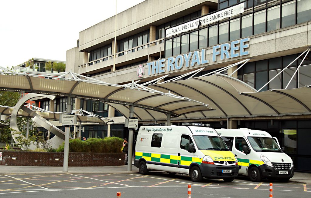 "Après dix jours de traitement efficace", William Pooley a été "autorisé à quitter le Royal Free Hospital", a expliqué l'hôpital.