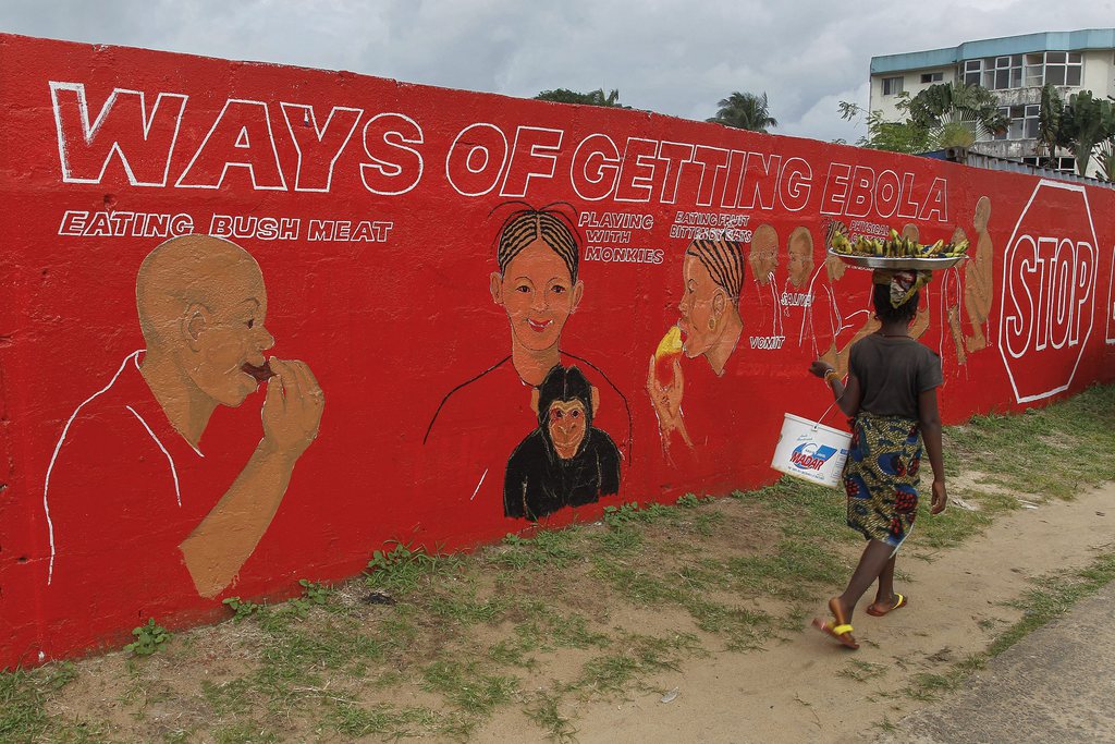 Il faudra bien plus que les messages préventifs peints sur les murs de Monrovia pour stopper l'épidémie.