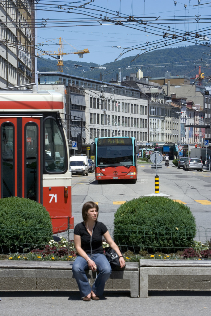 Si vous renoncez à votre véhicule pendant un mois, la Ville de Bienne vous offrira un abonnement de bus et un accès aux vélos libre-service. Le but: réduire le taux de pollution de l'air.