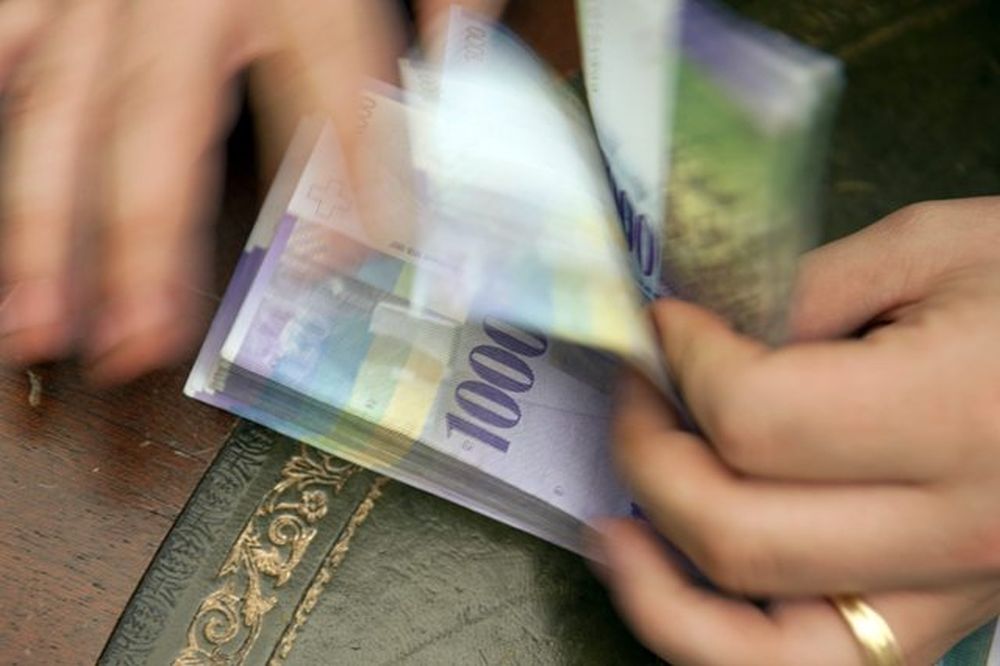 Mesurée en francs, la richesse des ménages suisses a chuté en 2001, puis en 2002, avant de progresser modérément, mais régulièrement, sauf au moment de la crise financière de 2008.