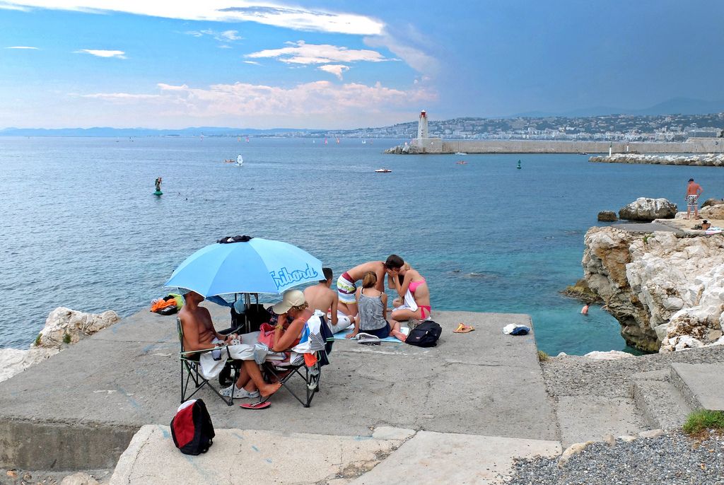 Peoples sunbathe and rest in Nice, southeastern France, Wednesday, July 16, 2014. Temperatures in the area rose to 28 degrees Celsius (82 Fahrenheit). (AP Photo/Lionel Cironneau)