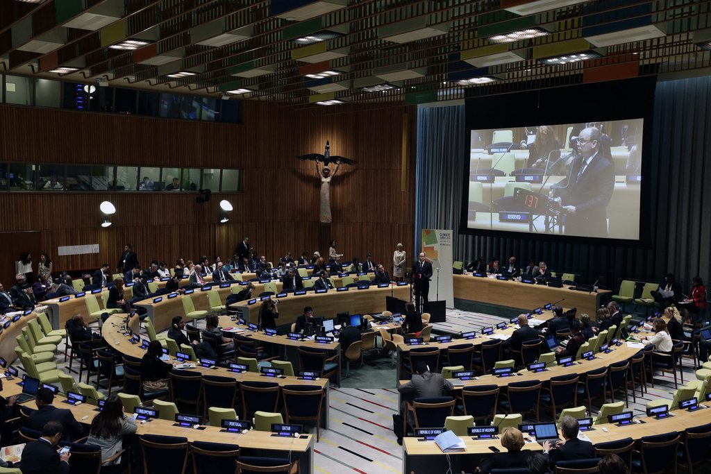 Le secrétaire général des Nations unies Ban Ki-moon a appelé mardi le monde à "changer de cap" devant la menace du réchauffement climatique, à l'ouverture d'un sommet sur le climat à l'ONU auquel participent plus de 120 dirigeants, dont la conseillère fédérale Doris Leuthard.