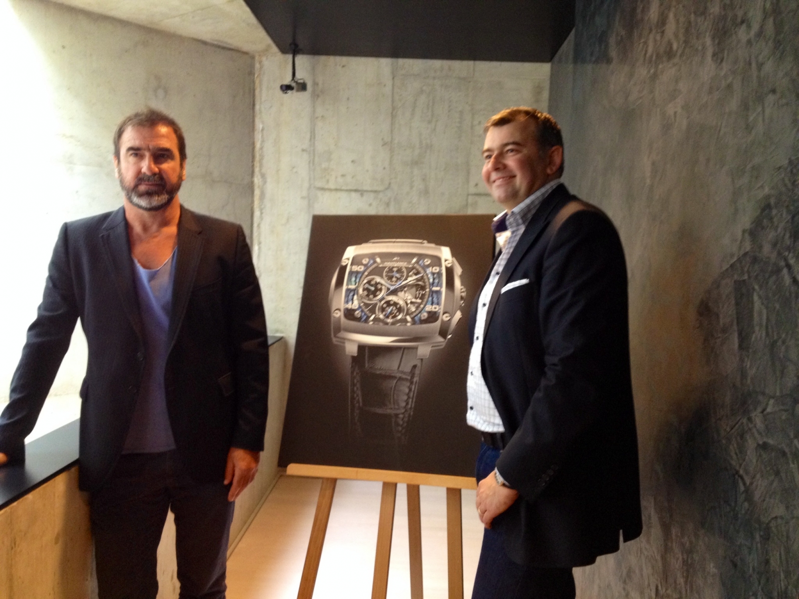 Eric Cantona ce mardi après-midi à Neuchâtel avec Guillaume Tetu, cofondateur de la marque Hautlence.