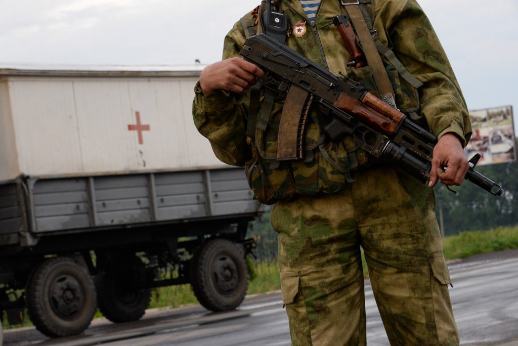 L'armée ukrainienne s'est retirée lundi du principal aéroport de Lougansk, dans l'est de l'Ukraine, sur ordre de l'état-major, a annoncé un porte-parole militaire.