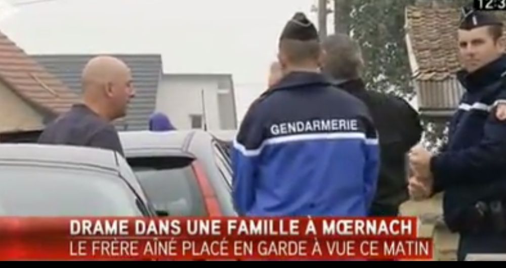 Un adolescent français de 15 ans, qui gardait sa soeur de 11 ans et son frère de 8 ans le temps d'une activité sportive des parents, a avoué avoir tué mardi la première et grièvement blessé le deuxième.