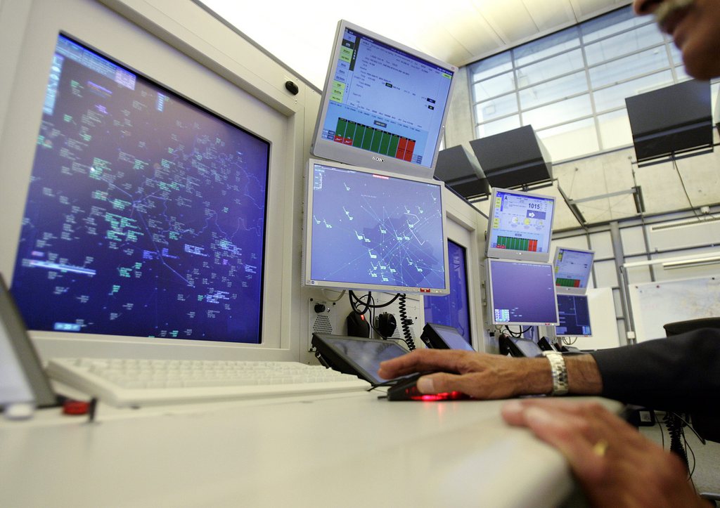 Une panne du système informatique de Skyguide à Genève s'est produite lundi durant une heure. Les contrôleurs aériens l'ont parfaitement gérée. Il n'y a eu aucune incidence sur le trafic.