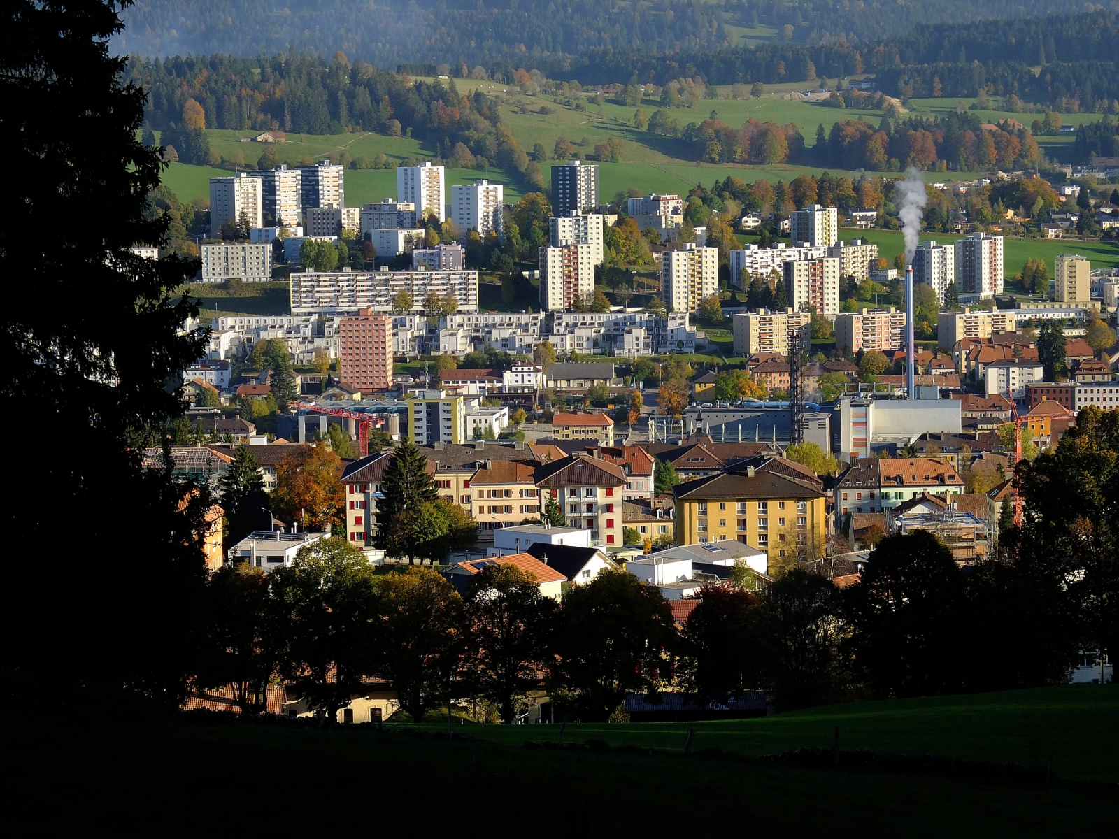 Les quartiers est et sud de la ville de La Chaux-de-Fonds vue depuis le Chapeau-Râblé quartier est et sud.

