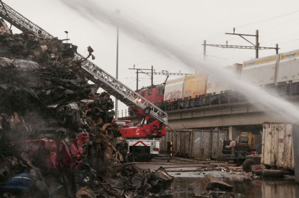 Ecublens, jeudi 04.12.2014, incendie chez Thévenaz-Leduc, Groupe BAREC, photos Cédric Sandoz