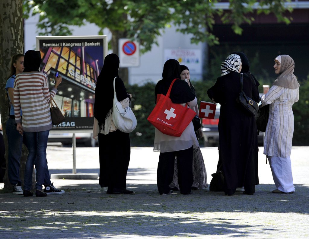 La manifestation de la Jeunesse islamique suisse (VIJS) prévue samedi à Fribourg pourra avoir lieu sous certaines conditions, fixées par la police et le préfet. 