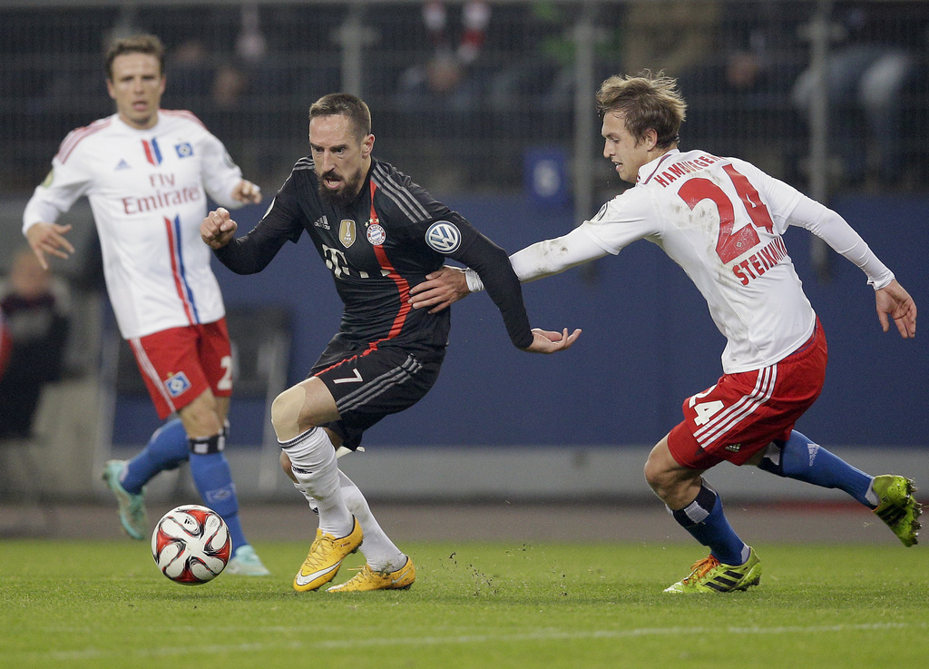 L'attaquant français du Bayern Munich, Franck Ribéry, a accepté les excuses de Hambourg après qu'un des supporters de ce club l'eut insulté et bousculé la veille lors du match du 2e tour de la coupe d'Allemagne remporté par le Bayern.