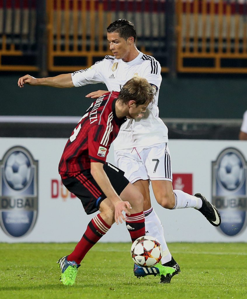 Michelangelo Albertazzi (à gauche) à la lutte avec Cristiano Ronaldo.