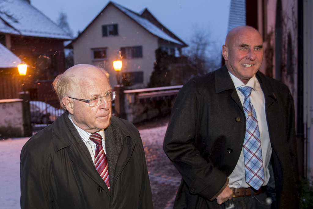 Ulrich Schlüer est arrivé au tribunal avec son avocat Valentin Landmann.