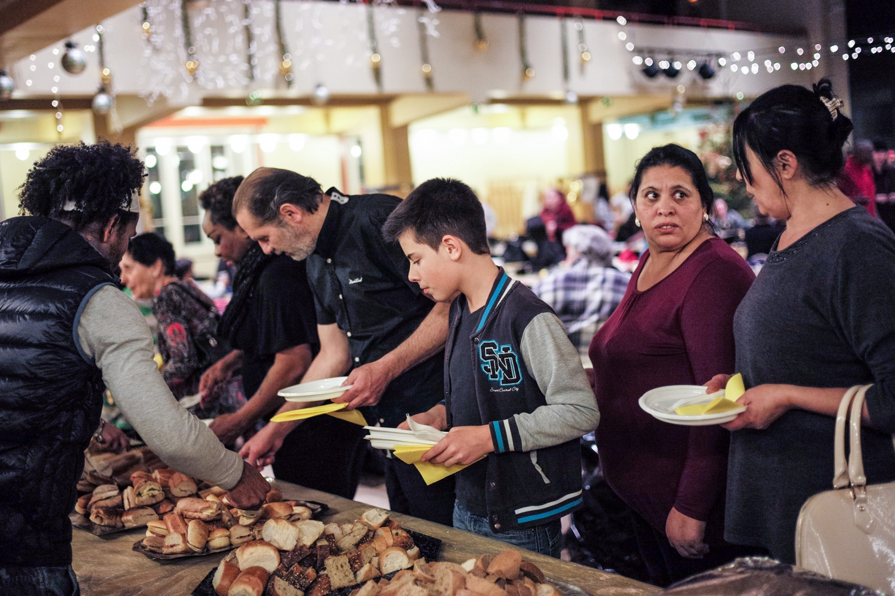 Pas moins de 350 repas chaud ont été servis hier, au Noël Chur à cur à La Chaux-de-Fonds.


LA CHAUX-DE-FONDS  25 12  2014
Photo: Christian Galley
