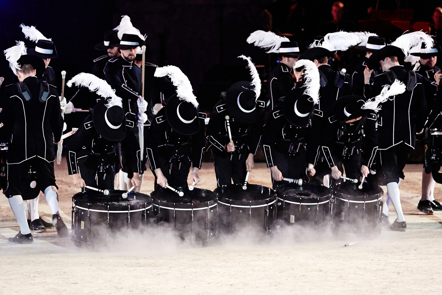 L'Avenches Tattoo regroupe des artistes de nombreuses régions. Ici, le Top Secret Drum Corps de Bâle, lors de l'édition 2014.