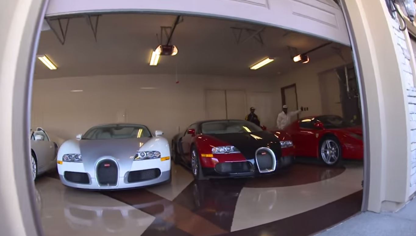Dans ce seul garage (il y en a quelques-uns), près de 9 millions de francs en voitures de luxe...