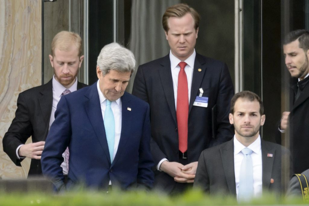 Peu avant 17h30, John Kerry s'est octroyé une pause en plein air.
