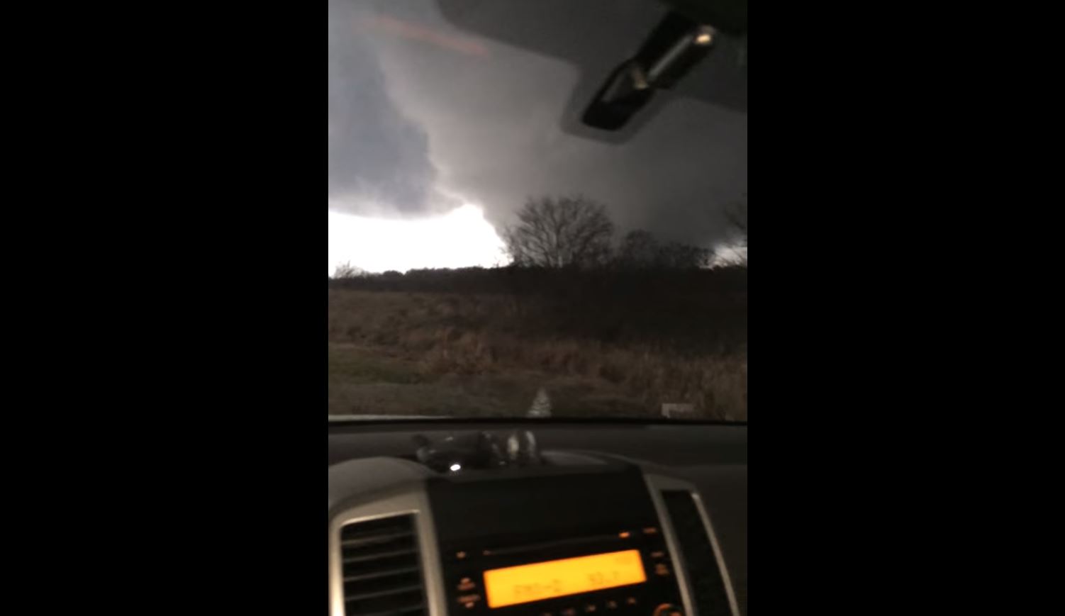 Pensant qu'il ne pourrait de toute façon pas y échapper, Sam Smith a préféré attendre le passage de la tornade.