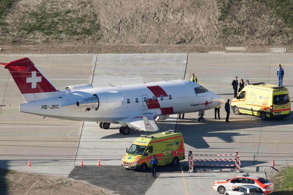 Un avion ambulance largue du kérosène et fait demi-tour vers Zurich.