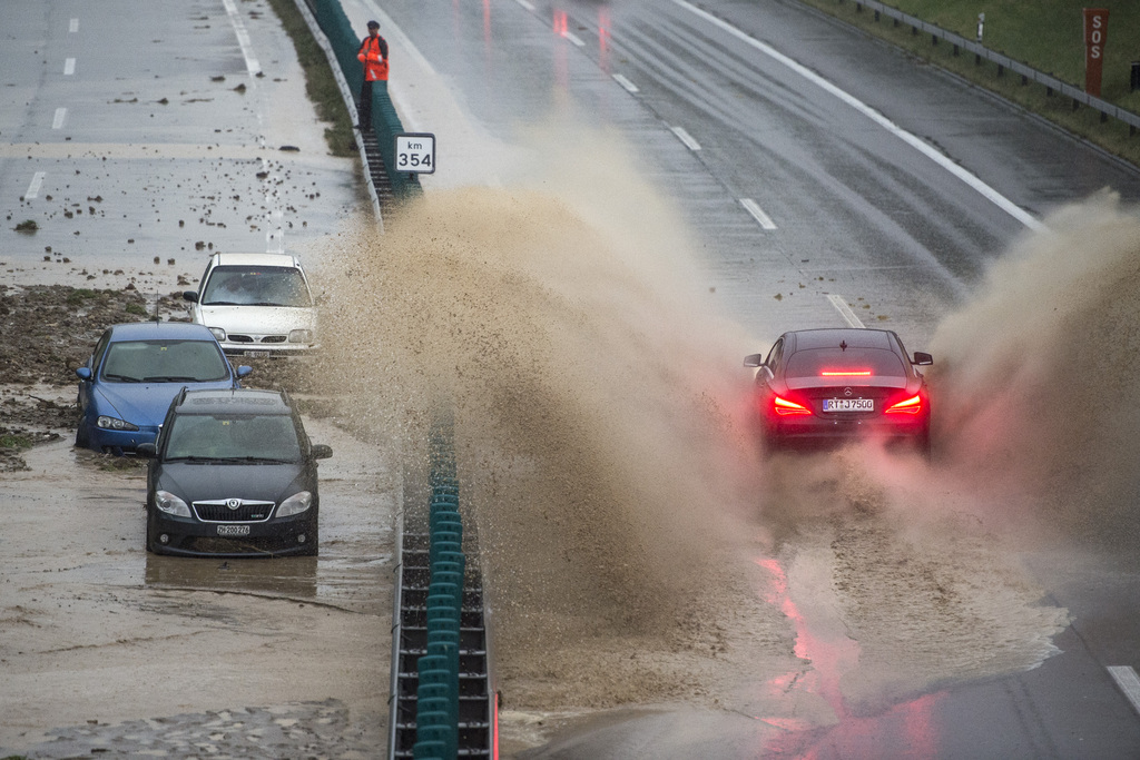 Le trafic sur l'autoroute A1, ici près de Wil, dans le canton de St-Gall, a été perturbé.