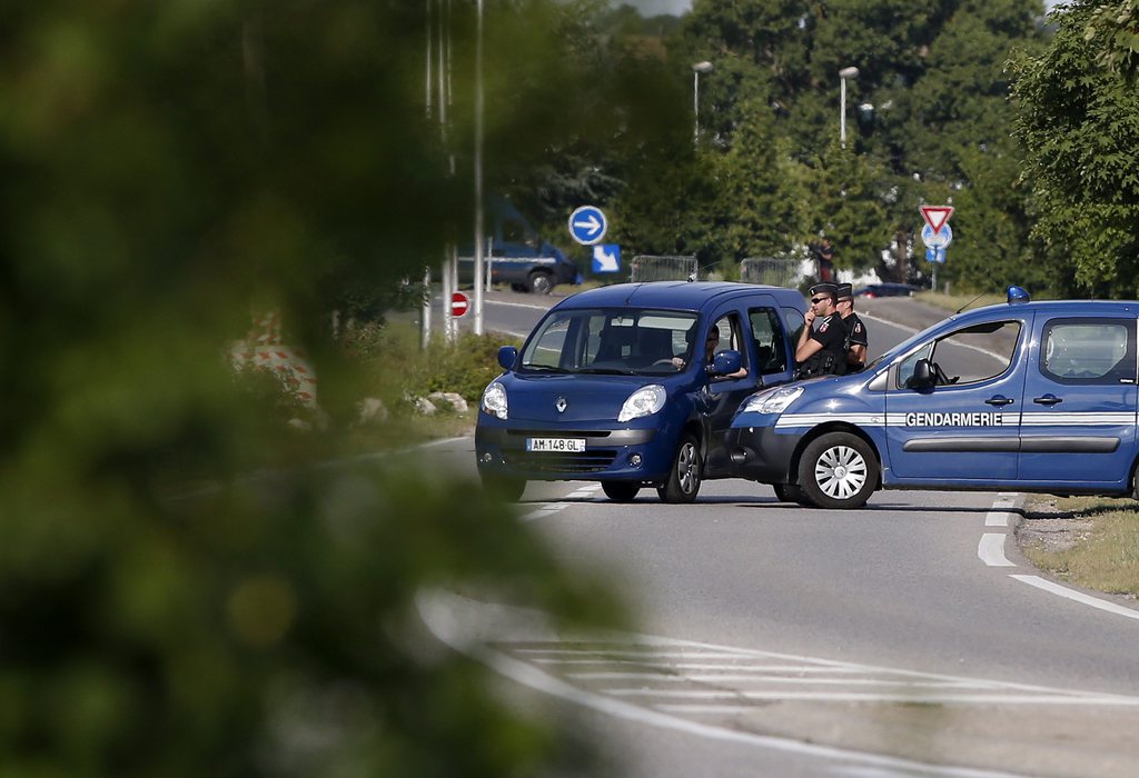 epa04820981 Police continue investigations at the scene of a suspected Islamist attack, outside the Air Products factory in Saint-Quentin-Fallavier, southern France, 27 June 2015. One person was beheaded and two injured in the attack on the fortified plant of US chemical company Air Products in Saint-Quentin-Fallavier. The attack on a French chemicals factory is 'of a terrorist nature,' said French President Francois Hollande, adding that the 'intention leaves no doubt, it was to cause an explosion.'  EPA/SEBASTIEN NOGIER