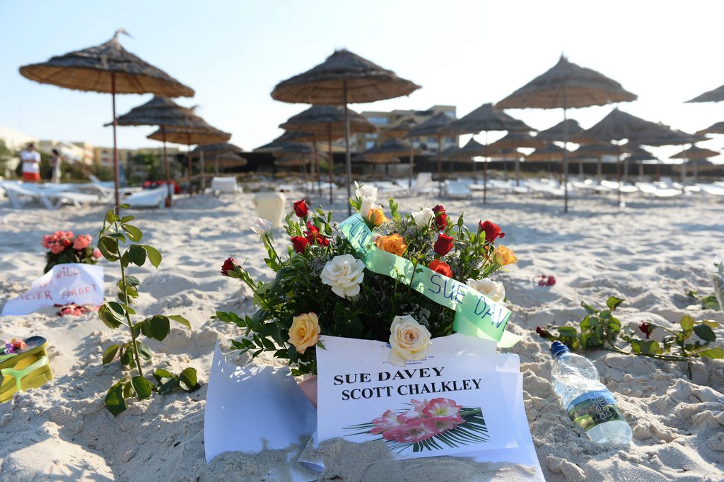 La Tunisie a annoncé lundi les premières arrestations après le pire attentat de son histoire, commis il y a trois jours dans un hôtel en bord de mer.