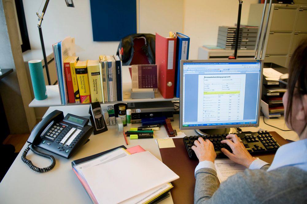 Le batiment de l'Office federal de la statistique a Neuchatel. L'Office federal de la statistique est a Neuchatel depuis dix ans. Quant au batiment qui l'accueille, il marque de son empreinte tout le quartier de Cret-Taconnet, qui a connu la plus importante transformation de son histoire depuis l'arrivee du chemin de fer

Neuchatel, le 21 octobre 2008
Photo: David Marchon