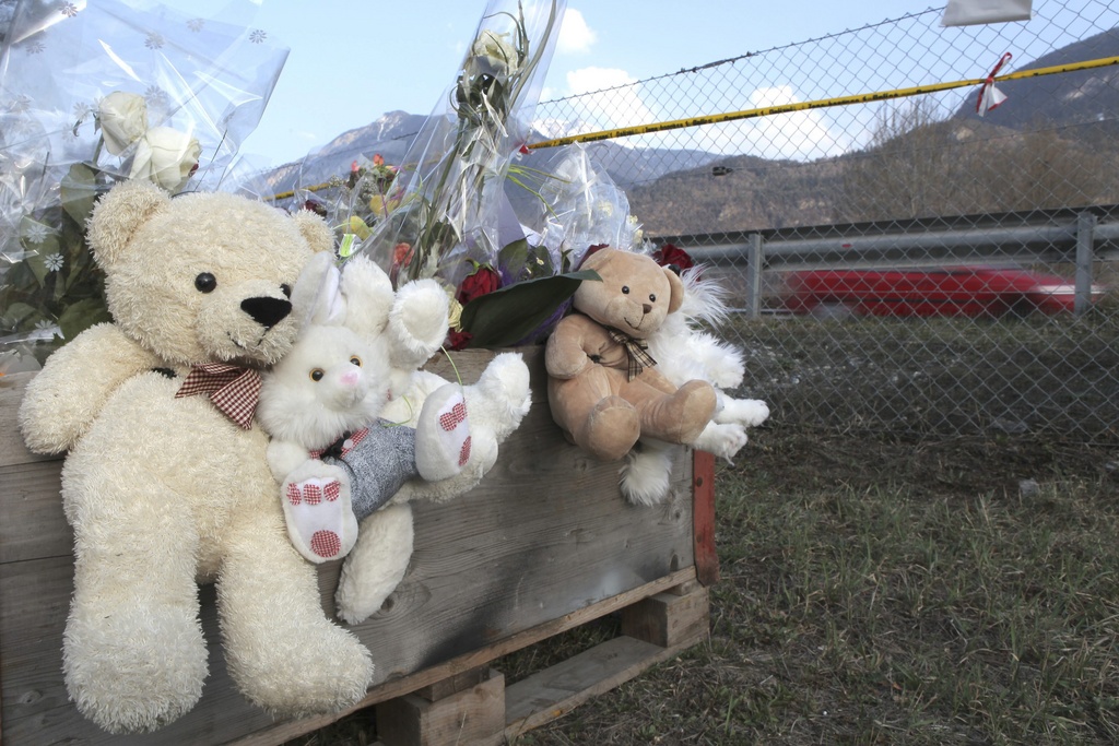 Flowers and soft toys are seen near the tunnel, where a tourist bus from Belgium crashed in a tunnel of the motorway A9, in Sierre, western Switzerland, Saturday, March 17, 2012. Last Tuesday, twenty-eight people, including 22 children, returning to Belgium from a skiing holiday died in a bus accident in Sierre in the Swiss canton of Valais.  (KEYSTONE/Maxime Schmid)