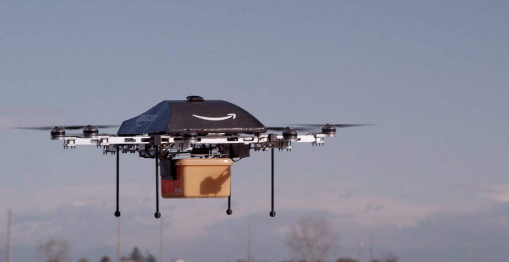 Pour Amazon, l'espace aérien, entre 61 et 120 mètres, pourrait être réservé à ses drones livreurs.