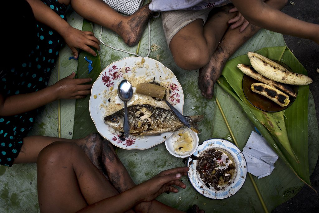 La malnutrition est un problème mondial, lié au gaspillage alimentaire.