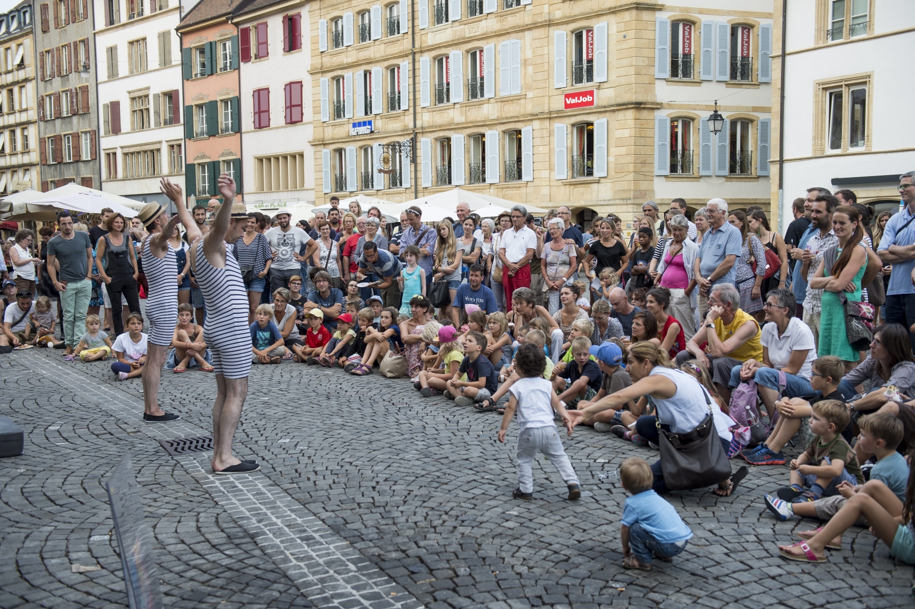 Contrairement aux deux premiers soirs du Buskers, où la foule a afflué en zone piétonne pour voir notamment les frères Forsini (photo), le public a déserté le festival depuis jeudi soir.


