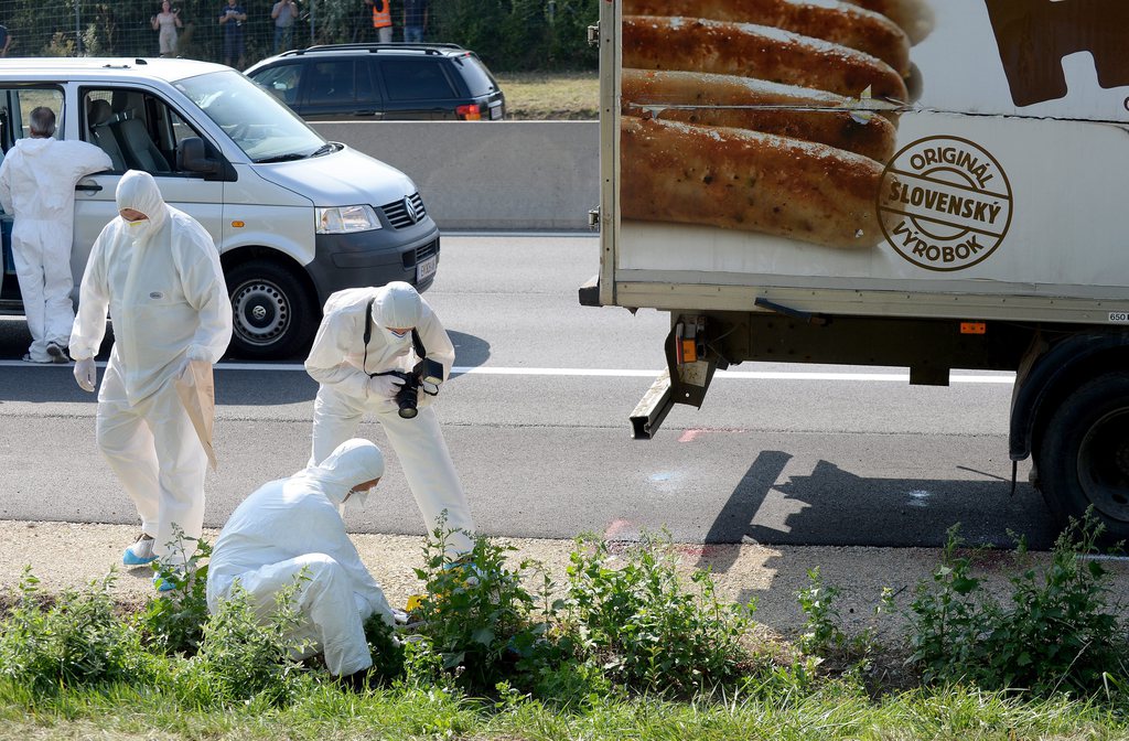 trois personnes ont été arrêtées en Hongrie suite à la mort de 71 migrants en Autriche. 